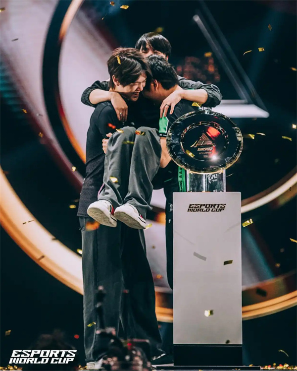 中国战队VKG在2025电竞世界杯《Apex Legends》项目决赛中强势夺冠3